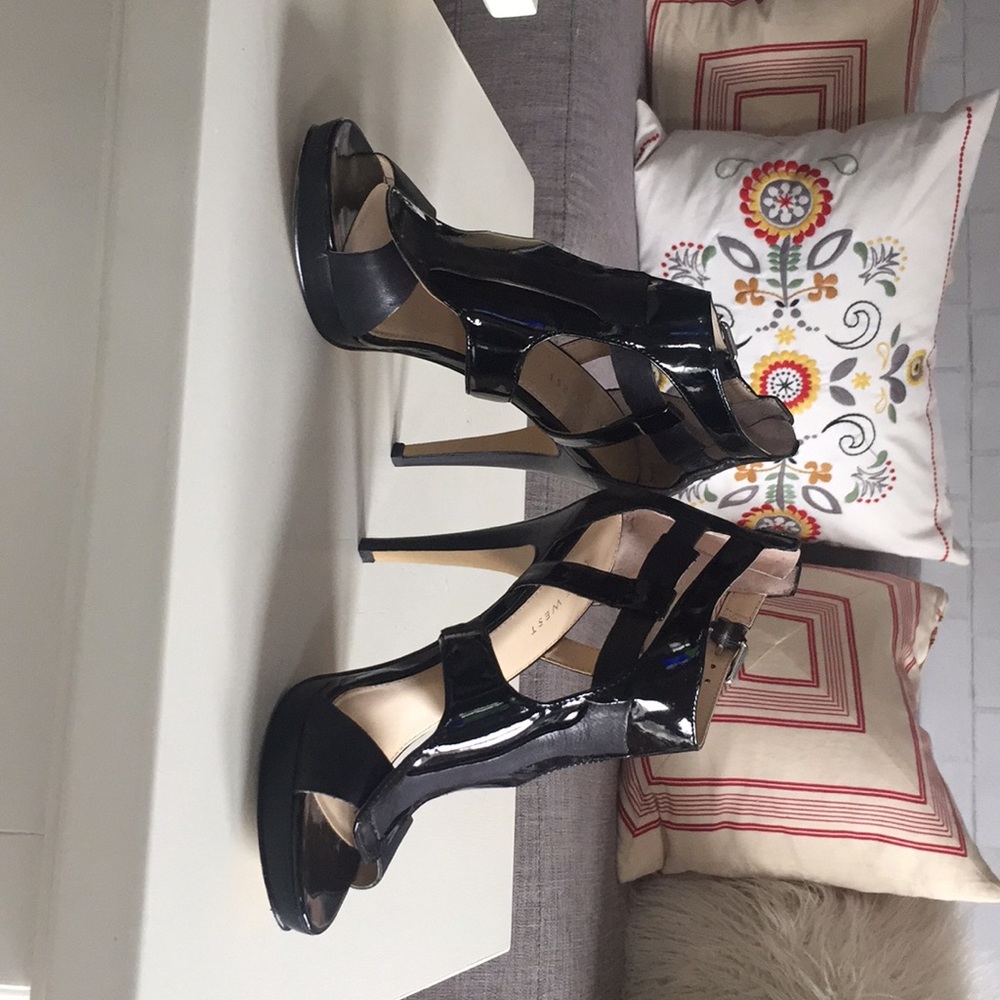 Black patent leather & leather Nine West pump